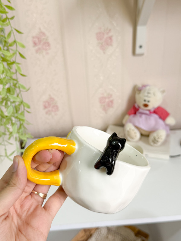 كوب هاندمير وردة مع قطة