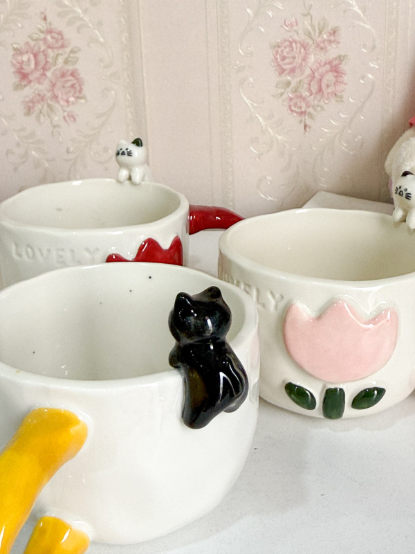 كوب هاندمير وردة مع قطة