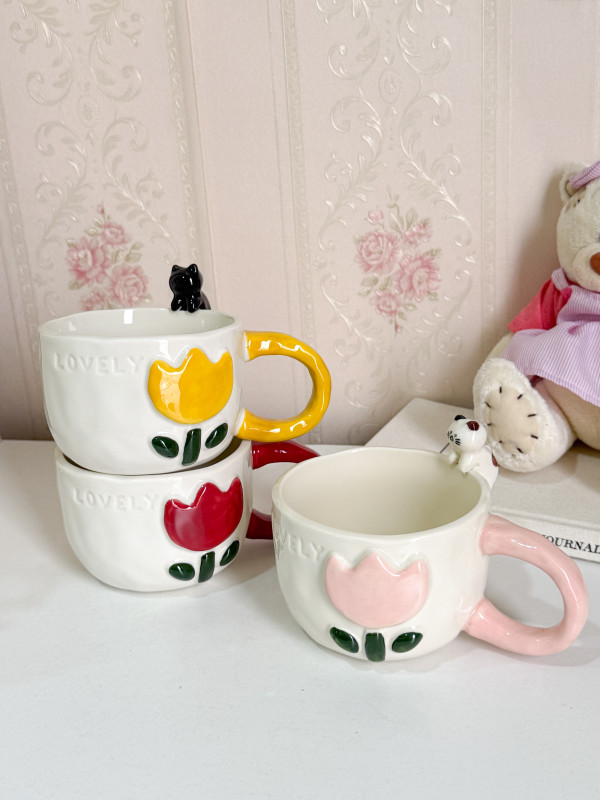 كوب هاندمير وردة مع قطة