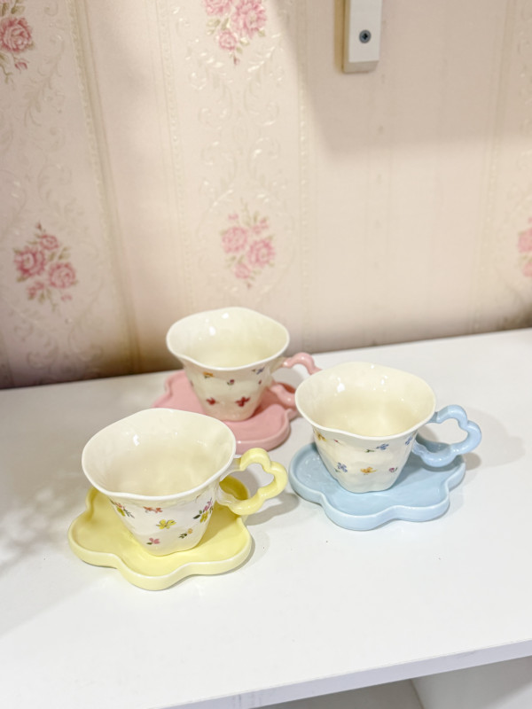 فنجان مورد مع صحن ويد شكل وردة