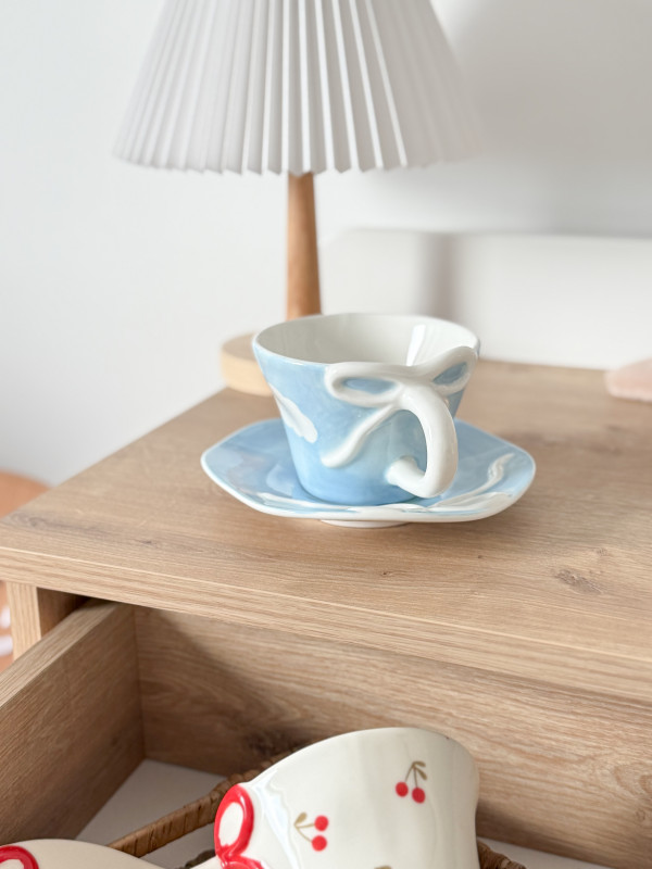 فنجان غيوم وفيونك