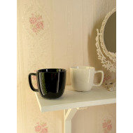 كوب أبيض وأسود حجم لطيف