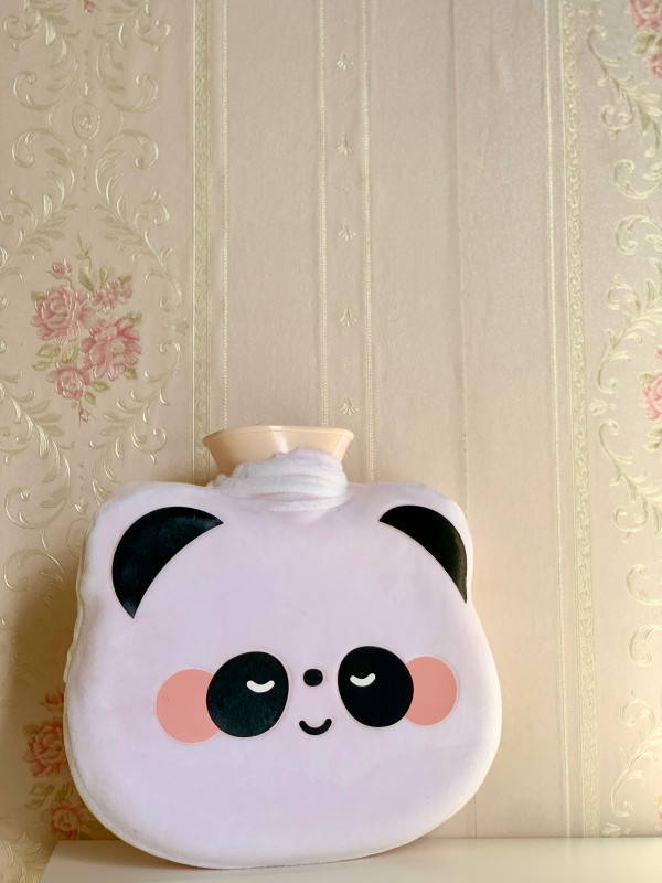 قربة ماء شكل باندا