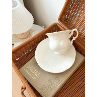 فنجان شاي أبيض كلاسيكي