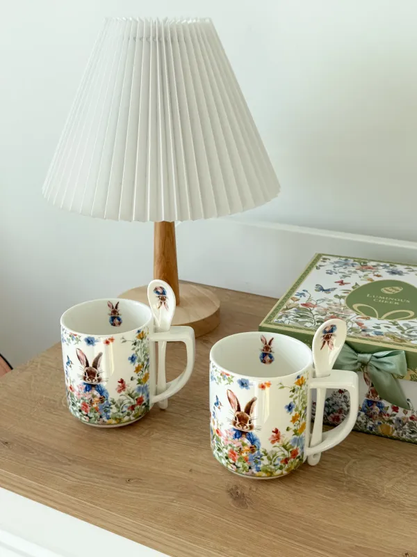 مجموعة الأرنب بيتر مع علبة مميزة-كوبين ومعلقتين