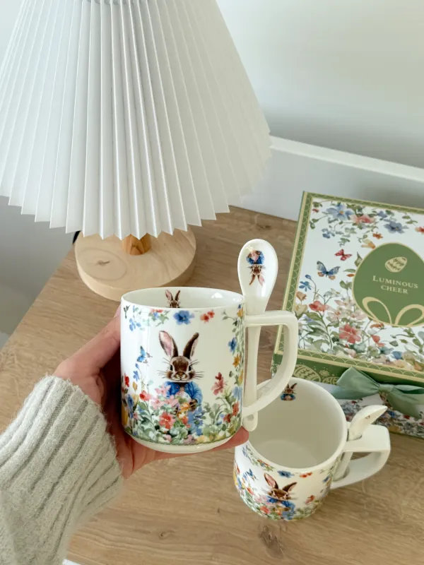 مجموعة الأرنب بيتر مع علبة مميزة-كوبين ومعلقتين