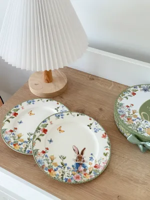 مجموعة الأرنب بيتر مع علبة مميزة-صحنين