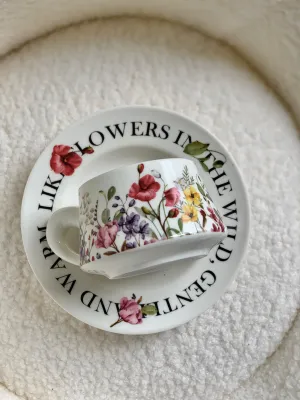 فنجان مورد أبيض