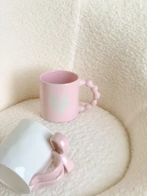 كوب زهري رسمة قلب مع يد دوائر