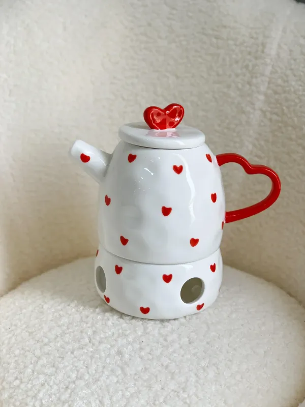 أبريق قلوب مع قاعدة