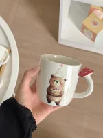 كوب يوم الميلاد يد مع فطر🎂
