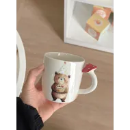 كوب يوم الميلاد يد مع فطر🎂