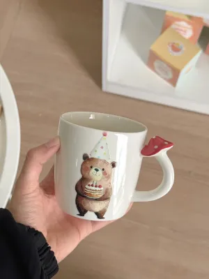 كوب يوم الميلاد يد مع فطر🎂