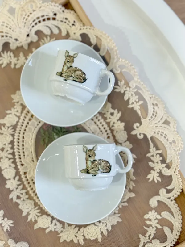 فنجان قهوة مع صحن تصميم الغزال🦌