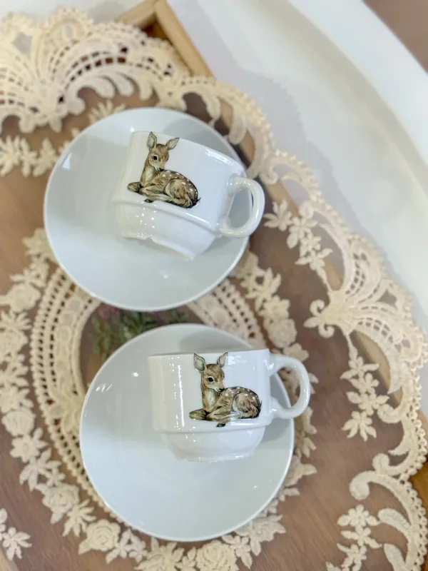 فنجان قهوة مع صحن تصميم الغزال🦌