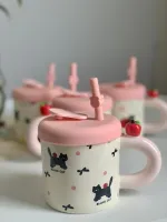 كوب مع غطاء و مصاصة