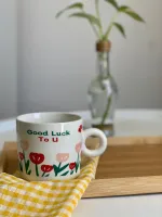 كوب ابيض برسمات ورد