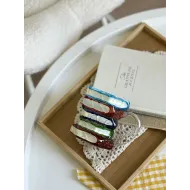 كوب زجاج على شكل كتب
