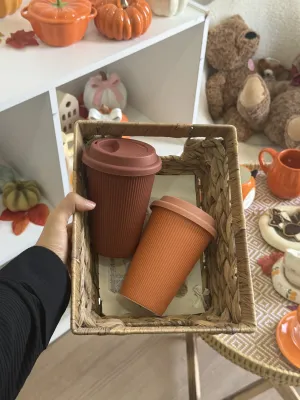 كوب خريفي زجاجي مع غطاء سيليكون
