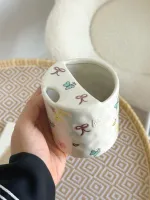 كوب هاندميد مع فتحة عند الفم