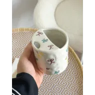 كوب هاندميد مع فتحة عند الفم