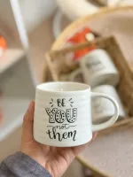 كوب أبيض مع عبارات