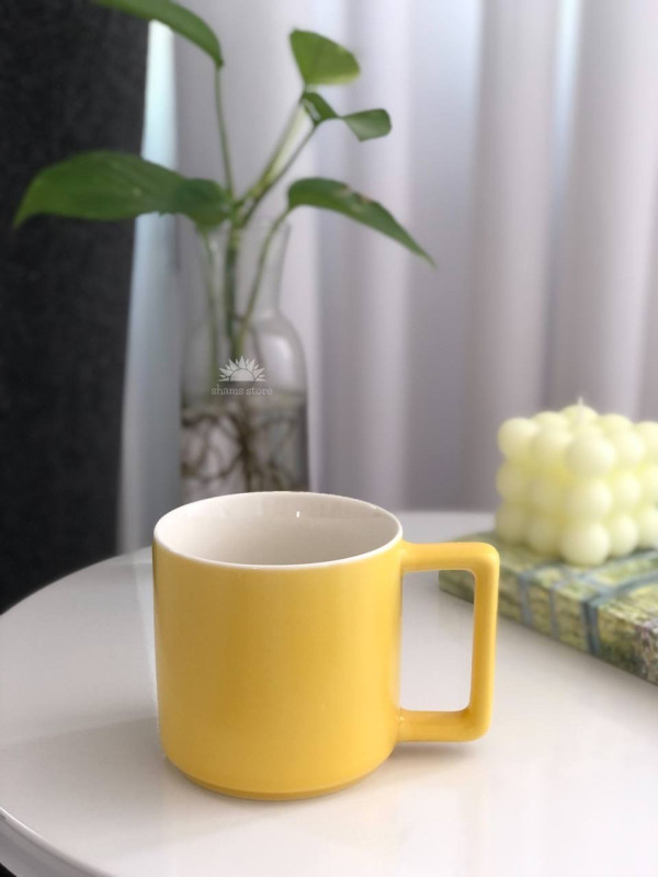 كوب سادة مع يد مربعة/ أصفر